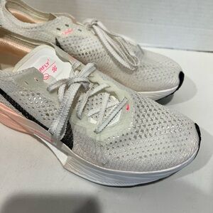 Nike ZoomX Vaporfly Next% 3 road racing shoe white and pink Size W9
